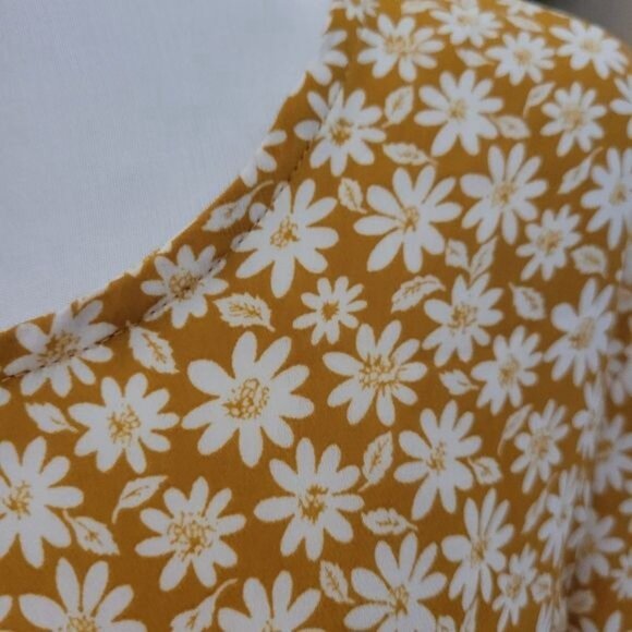 Spring Blouse Top Open Back Floral Orange Brown Daisies Open Back 1X - Picture 4 of 8
